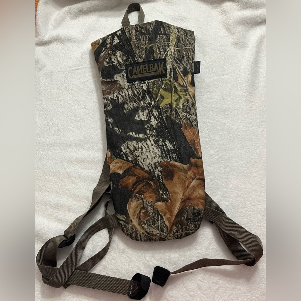 Camelbak camouflage hydration hike/hunt backpack bundle w/ bladder 1.5L - Picture 2 of 7